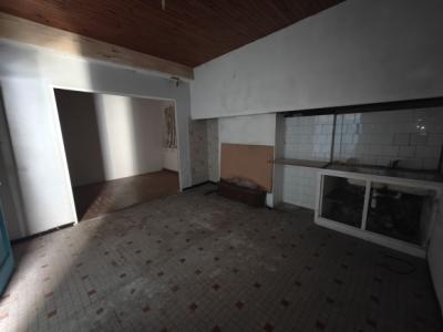 House To Be Completely Renovated - Belveze-du-razes