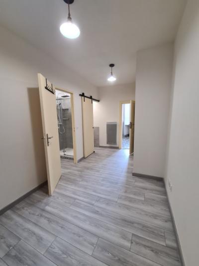 Chalabre Town Center In Character Building Very Well Renovated 2-room Apartment