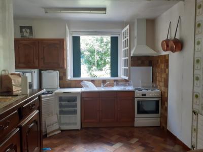 Character Townhouse, Independent With Adjoining Garden And Garage