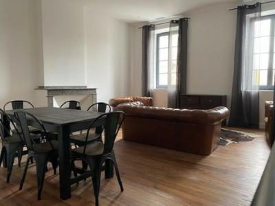 Spacious T3 In Renovated Bourgeois Building With Large Terrace