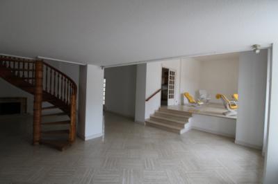 Limoux - Rare - Exceptional Apartment Of 202m2 Living Space - Terrace Of 115m2 - In Building With El