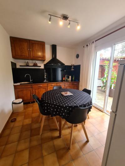 Cepie Charming House Type 5 Furnished With Terrace And Garden, In A Quiet Environment.