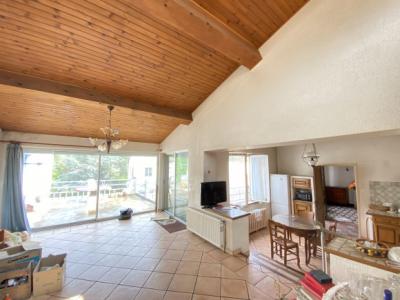 Villa Of Approximately 150 M2, On 400 M2 Of Garage, Ideal Commercial Location