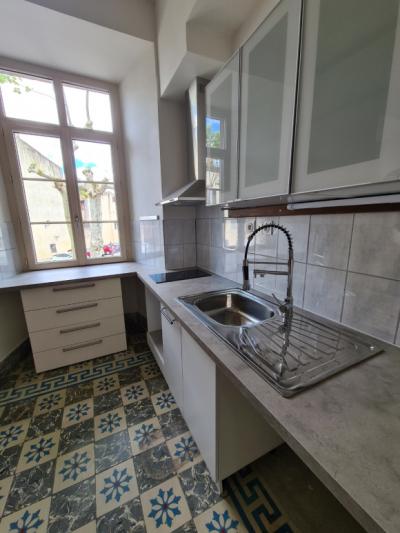 Chalabre Town Center In Character Building Very Well Renovated 2-room Apartment