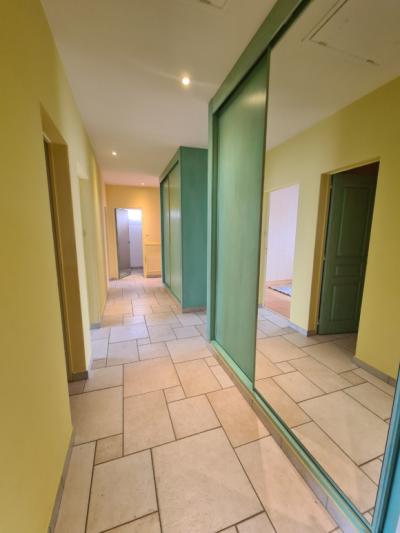 Near Limoux City Center, Residential Area, Spacious 4-sided Villa On 900 M2 Of Land
