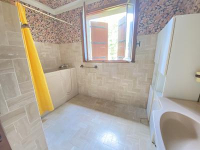 10 Km From Limoux, 5 Bedroom Villa On Land Of Approximately 2300 M2