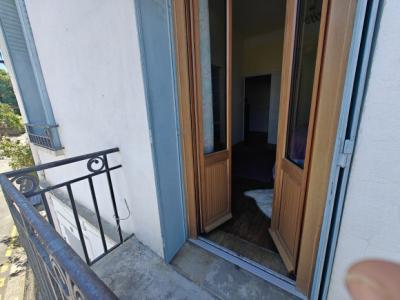 3 Km From Esperaza - Spacious, Dual-aspect Village House.