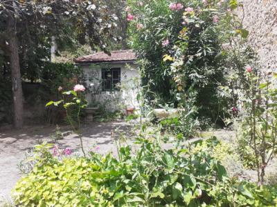 Character Townhouse, Independent With Adjoining Garden And Garage