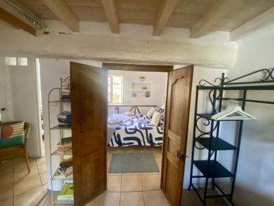 At The Foot Of The City: Charming House With Garage And Detached Garden