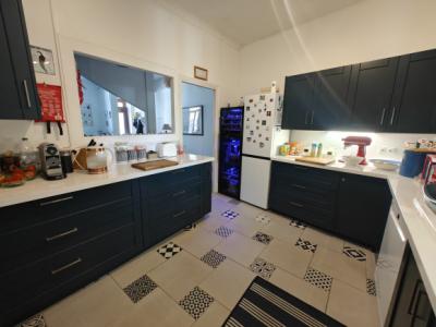 3 Km From Esperaza - Spacious, Dual-aspect Village House.