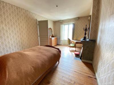 19th Century Mansion With Numerous Outbuildings And Additional Land Of 730 M2.