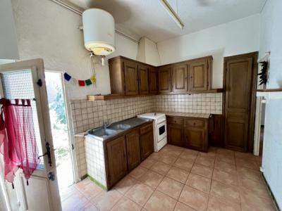 Near The Banks Of The Aude And The City: Real Estate Complex With Courtyards To Renovate