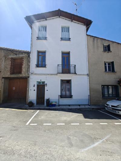 3 Km From Esperaza - Spacious, Dual-aspect Village House.