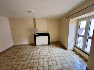 Bastide: Building With 4 Apartments And 2 Professional Premises To Renovate