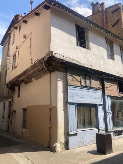 Carcassonne Bastide, Building With 3 Apartments And Commercial Premises To Renovate.