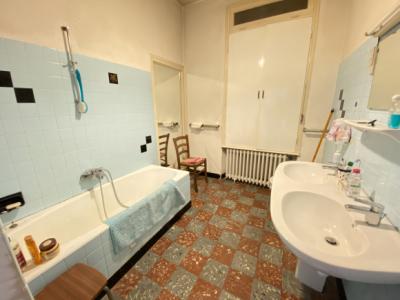 Villa Of Approximately 150 M2, On 400 M2 Of Garage, Ideal Commercial Location