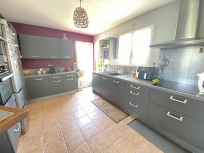 Ideally Located House In Limoux - Dominant View, Well-kept Exteriors, Quality Services
