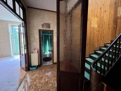 Near The Banks Of The Aude And The City: Real Estate Complex With Courtyards To Renovate