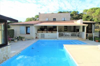 Near Limoux, Large Villa Comprising 2 Apartments On A Plot Of 2420 M2