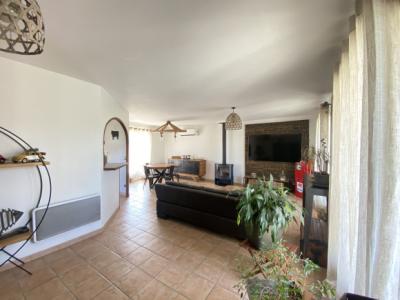 Ideally Located House In Limoux - Dominant View, Well-kept Exteriors, Quality Services