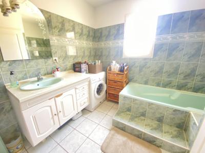 Ideally Located House In Limoux - Dominant View, Well-kept Exteriors, Quality Services