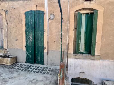 Near The Banks Of The Aude And The City: Real Estate Complex With Courtyards To Renovate