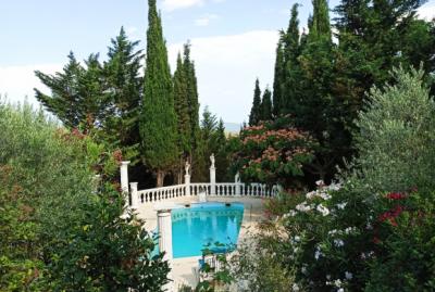 Villa Of 212 M2, On More Than 15,000 M2 Of Land, With Outbuildings And Breathtaking View.