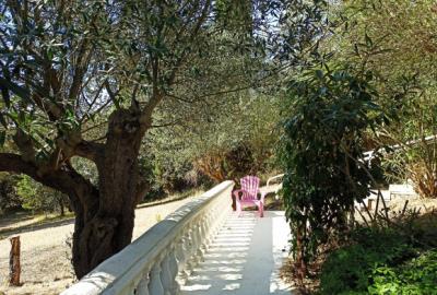 Villa Of 212 M2, On More Than 15,000 M2 Of Land, With Outbuildings And Breathtaking View.