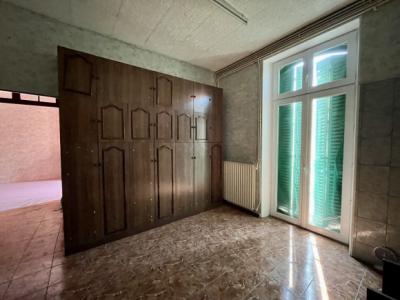 Near The Banks Of The Aude And The City: Real Estate Complex With Courtyards To Renovate