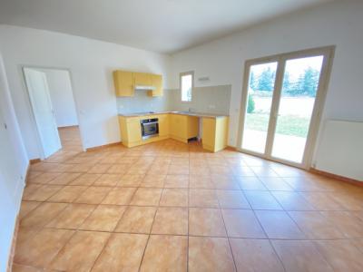 In A Village 5km From Limoux, 4 Bedroom Villa, 2 Bathrooms, A Large Garage Of 25m2 All On A Plot Of