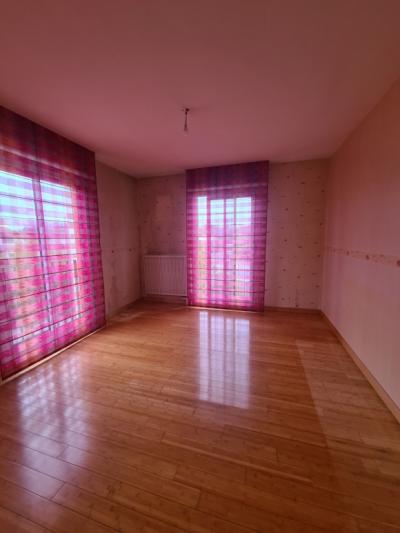 Near Limoux City Center, Residential Area, Spacious 4-sided Villa On 900 M2 Of Land