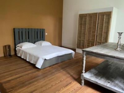 Spacious T3 In Renovated Bourgeois Building With Large Terrace