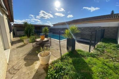 5 Km From Limoux - In Sought-after Village - Single-storey Villa With Garage And Swimming Pool.