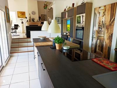 Villa Of 212 M2, On More Than 15,000 M2 Of Land, With Outbuildings And Breathtaking View.