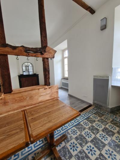 Chalabre Town Center In Character Building Very Well Renovated 2-room Apartment