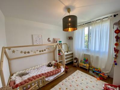Charming Renovated Townhouse With Garage And Garden