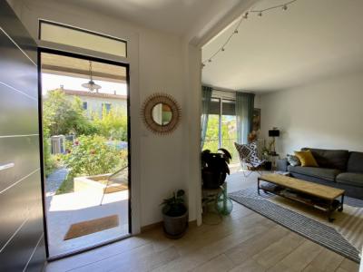 Charming Renovated Townhouse With Garage And Garden