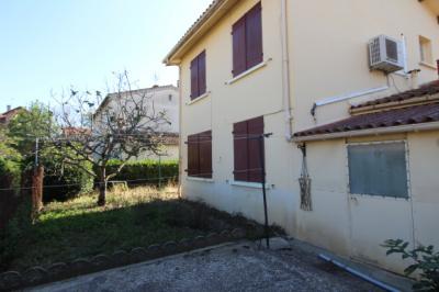 Limoux Neighborhood Close To The Center