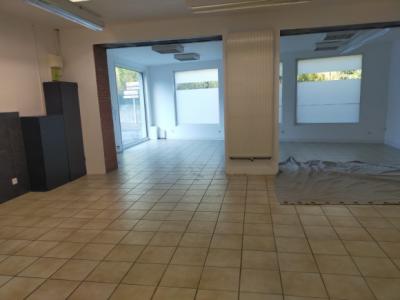 Haute-vallee De L\'aude, Real Estate Complex With Commercial Premises And Renovated Apartment, Garde