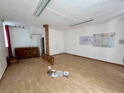 Bastide: Building With 4 Apartments And 2 Professional Premises To Renovate