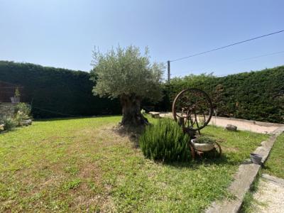 Ideally Located House In Limoux - Dominant View, Well-kept Exteriors, Quality Services