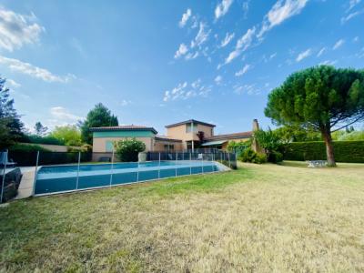 Magnificent Villa Of 218 M2 With Garages And Swimming Pool On 4460 M2 Of Land