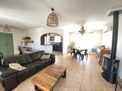 Ideally Located House In Limoux - Dominant View, Well-kept Exteriors, Quality Services