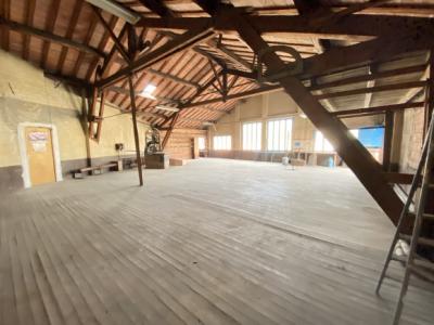 Villa Of Approximately 150 M2, On 400 M2 Of Garage, Ideal Commercial Location