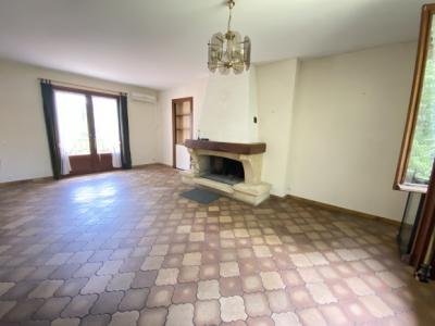 10 Km From Limoux, 5 Bedroom Villa On Land Of Approximately 2300 M2