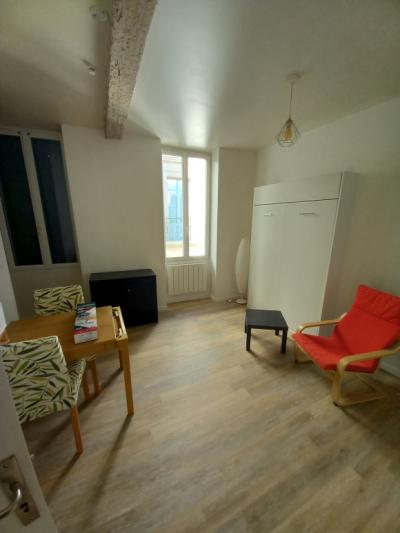Pretty Furnished Studio Of 24m2 On The 1st Floor Completely Renovated