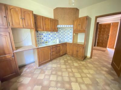 10 Km From Limoux, 5 Bedroom Villa On Land Of Approximately 2300 M2