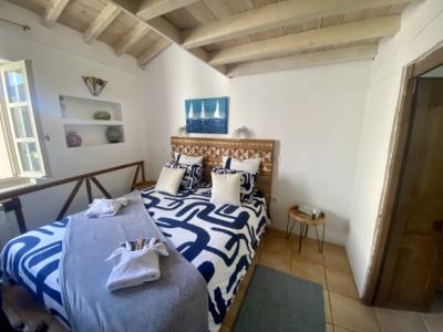 At The Foot Of The City: Charming House With Garage And Detached Garden