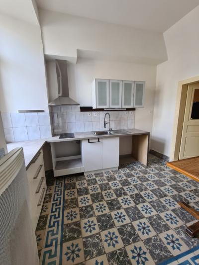 Chalabre Town Center In Character Building Very Well Renovated 2-room Apartment