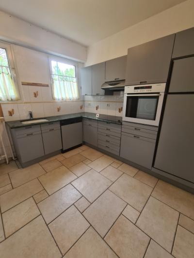Near Limoux City Center, Residential Area, Spacious 4-sided Villa On 900 M2 Of Land